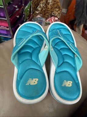 New Balance Wonen’s Teal Flip Flop Sandals Size 6